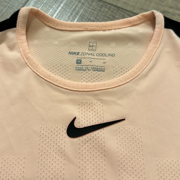 Nike workout tshirt - Picture 2 of 3